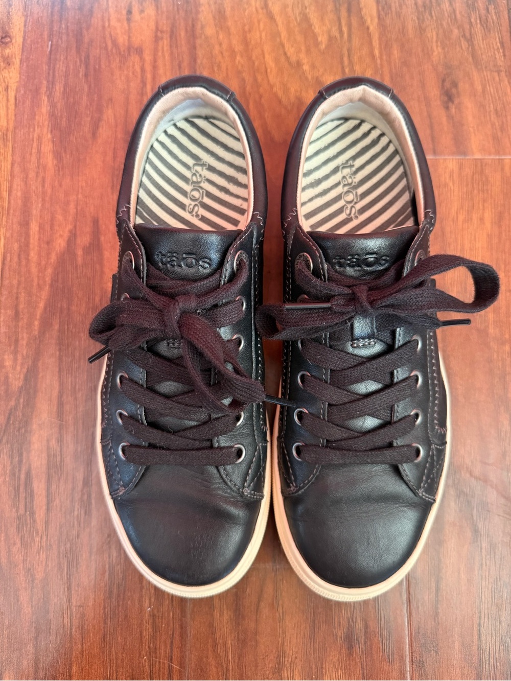 Taos Footwear Black Leather Low-Top Sneakers with Cream Soles
